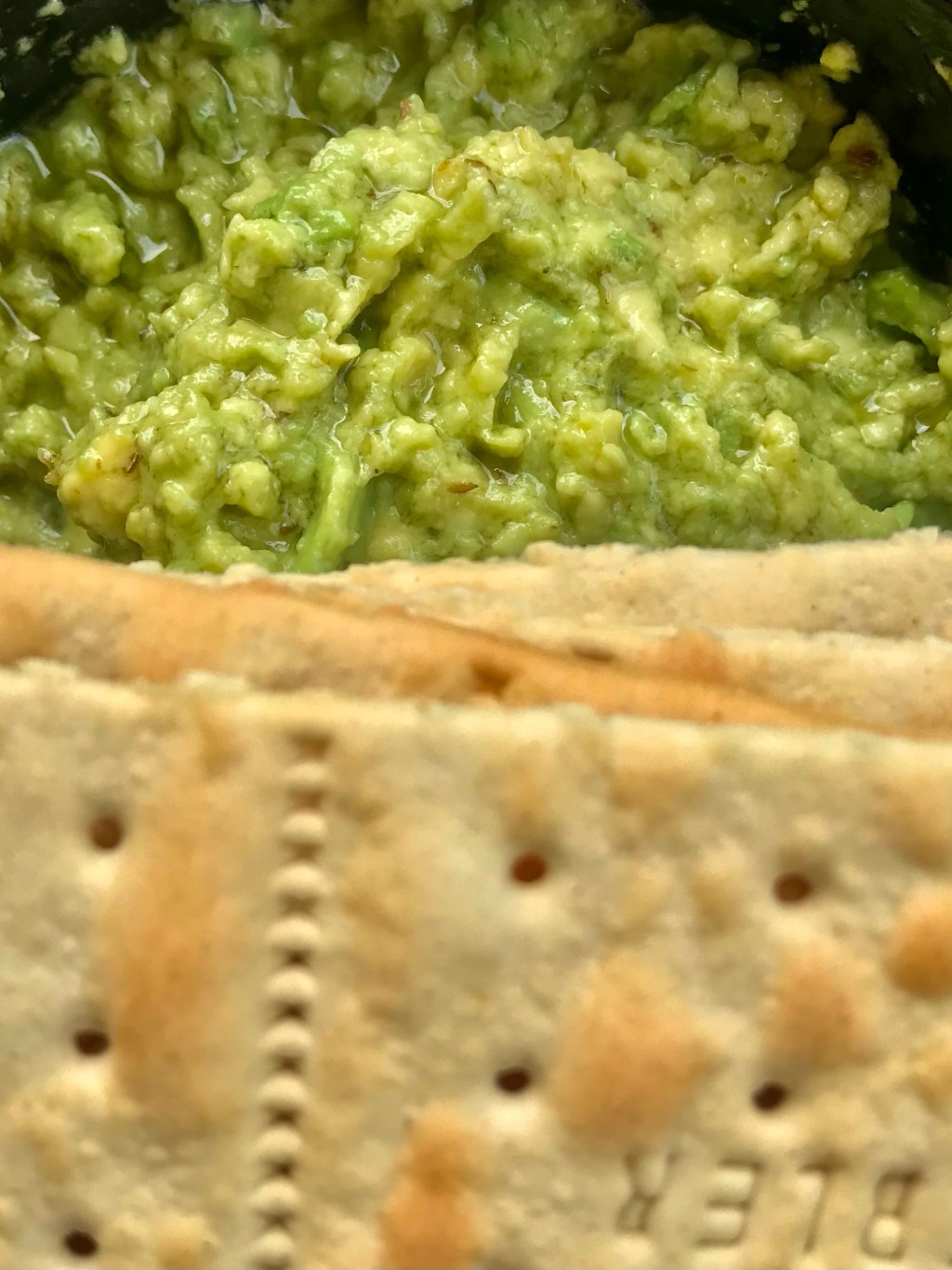 Crackers with avocado&nbsp;mash