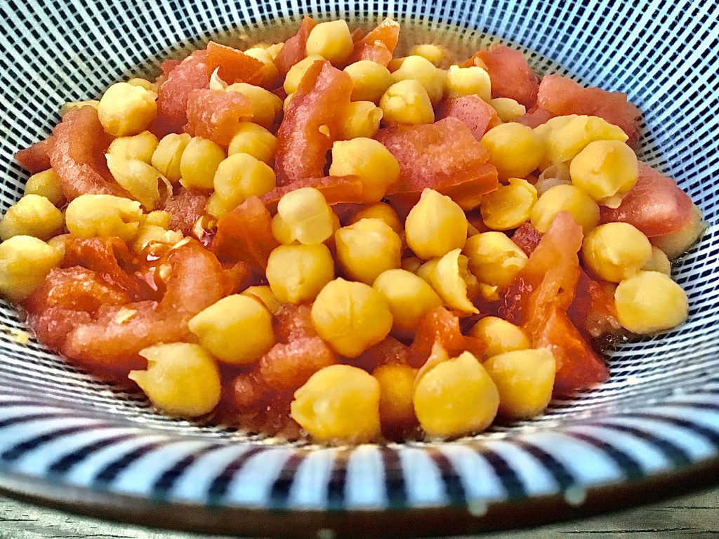 Saffron Chickpeas with&nbsp;Tomato
