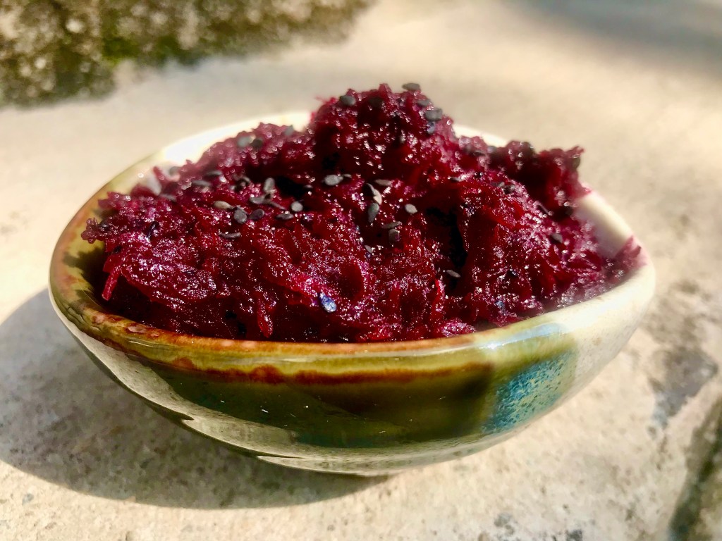 Beetroot, raw, with black sesame&nbsp;seeds