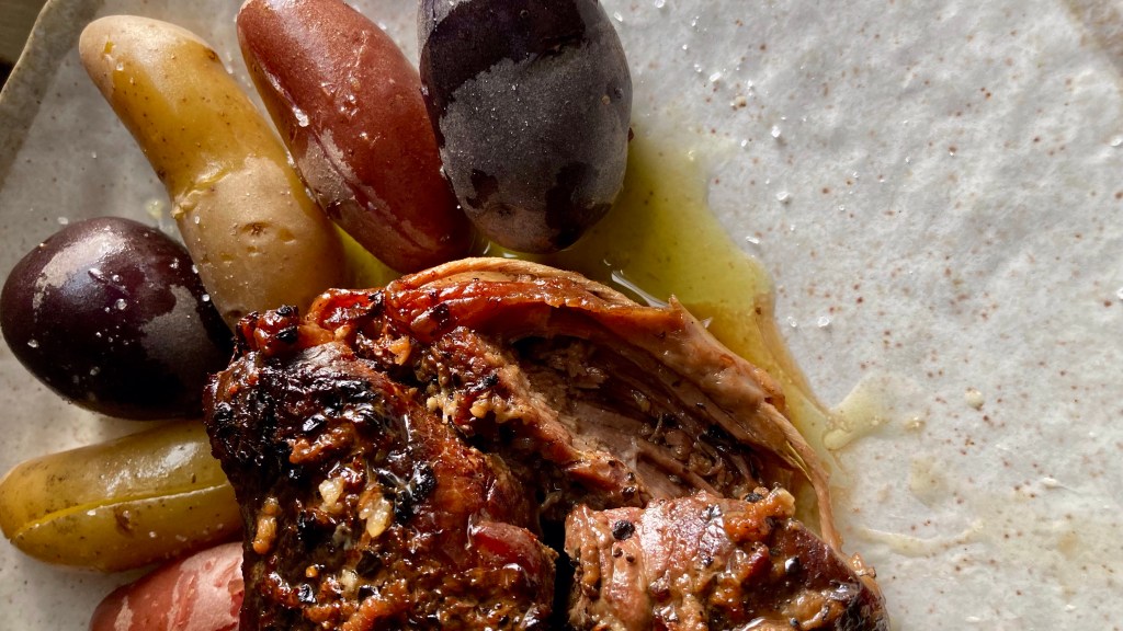 Leg of lamb,&nbsp;potatoes