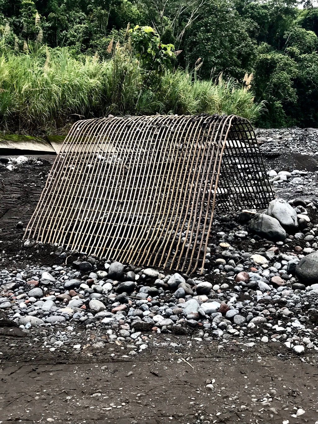 On the bank of Río&nbsp;Upano